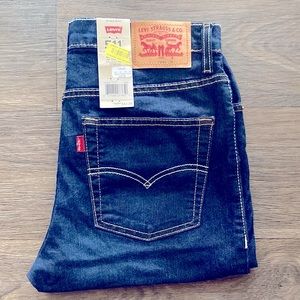 Ladies Levi’s Stratus Jean Shorts. Size 16/W29